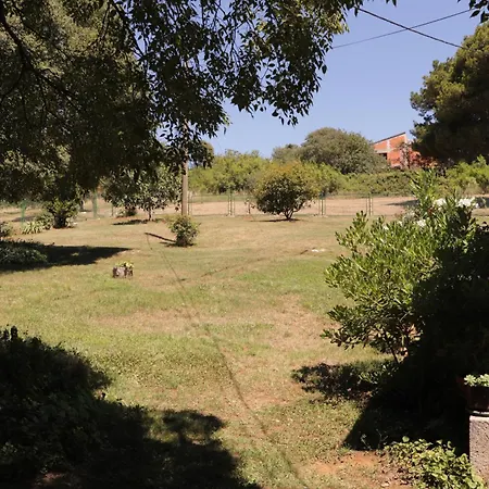 Milos Apartman Mugeba